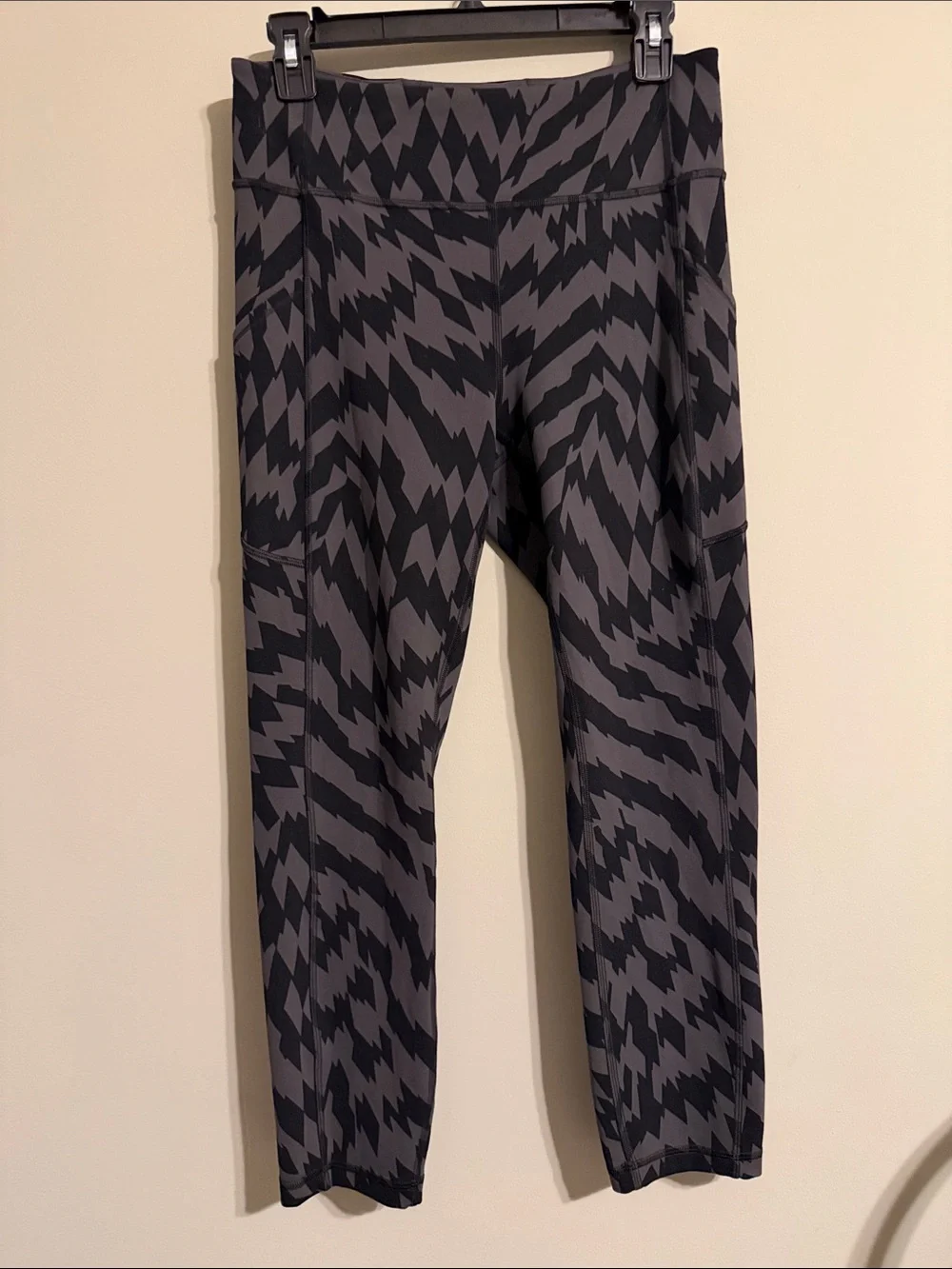 Lululemon Invigorate High-Rise Crop 23